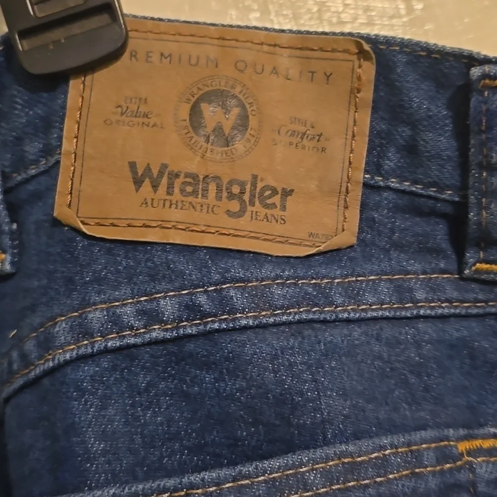 Wrangler Mens Authentic Blue Denim Jeans Regular Fit Size 44x30